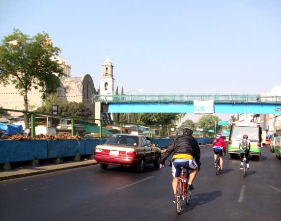 Biciperros rodando por Atzcapozalco, ruta a Tlalnepantla y Tepotzotlán EDOMEX