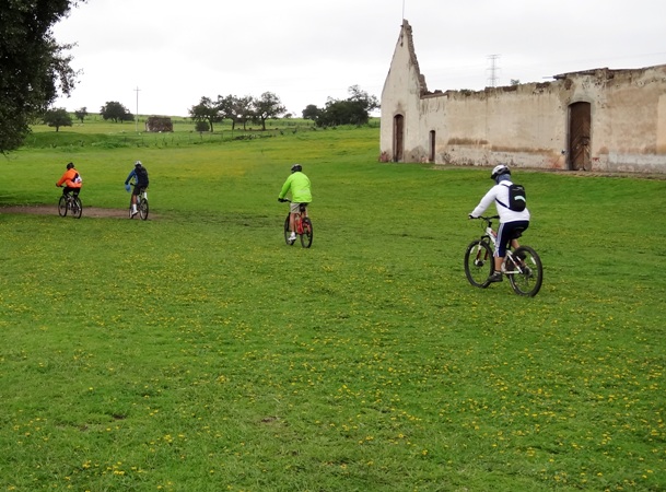 Cicloturistas inician recorrido por los exteriores de la Hacienda Tenexac Tlaxcala