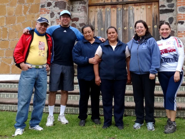 Hacienda La Laguna, cicloturistas y personal de la Hacienda, Estado de Tlaxcala 