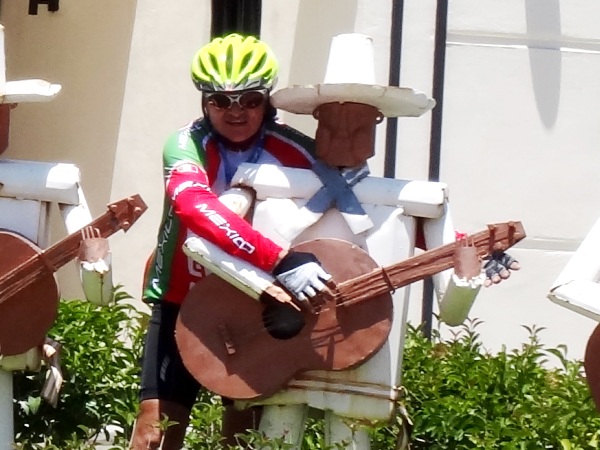Acompañamiento ciclista-mariachi, Real de Asientos Ags.