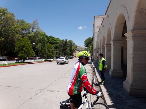 Vicente y Delton en el centro de Real de Asientos Ags.