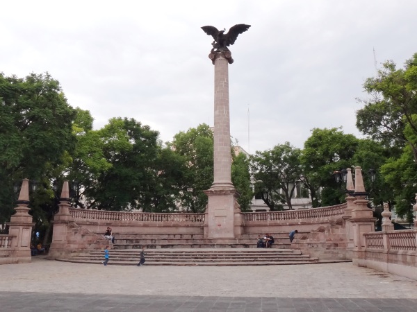 La Exedra con el águila en su cúspide, Plaza de la Patria, Aguascalientes