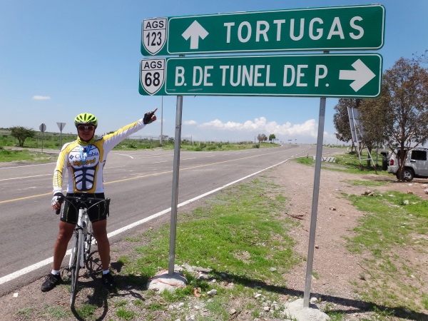 Cicloruta en la desviación Potrerillo-Boca del Túnel, Estado de Aguascalientes, ruta Rincón de Romos
