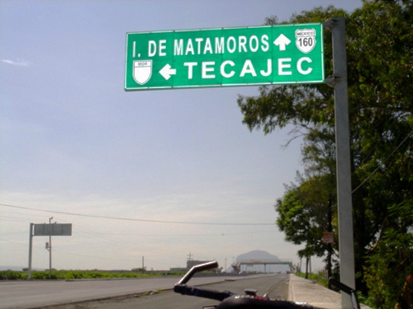 Entronque al camino rural a Tecajec, carretera Cuautla-Izúcar, Esado de Morelos