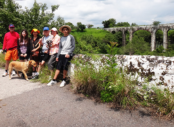 Senderismo rural puente y arcos del acueducto de Tecajec. municipio Yecapixtla, Estado de Morelos