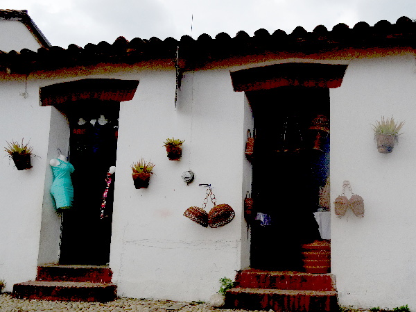 Casa con macetas y artesanía de mutusay en Tapijulapa 2017, Pueblo Mágico del Estado de Tabasco