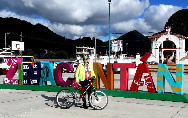 Plaza principal de Zinacantán Chiapas. Cicloturismo 2017