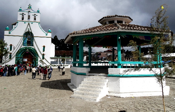 kiosco, plaza e Iglesia de San Juan Chamula. Cicloturismo 2017