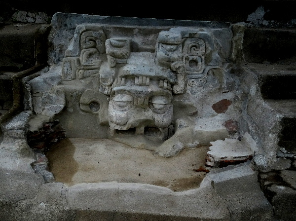 Mascarones en zona arqueológica Comalcalco Tabasco, cicloturismo 2018