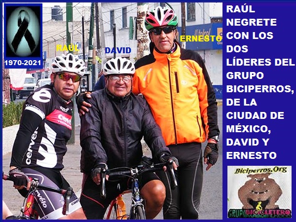 Raúl Negrete ´El Pollo´ con los dos líderes del Grupo Biciperros CDMX