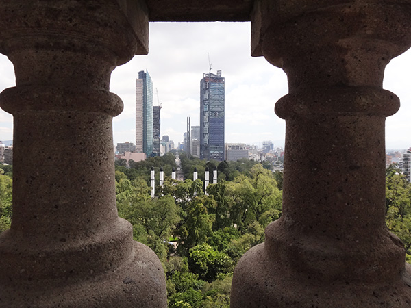 Paseo de la Reforma visto desde el Castillo de Chapultepec, Alcaldía Miguel Hidalgo CDMX. Senderismo urbano