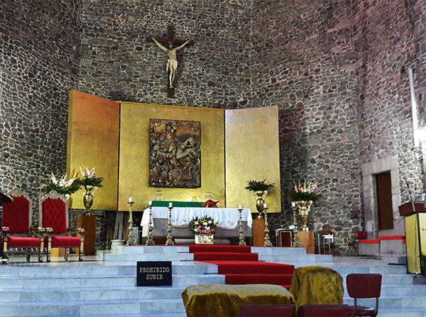 Altar mayor del Templo Santiago Apóstol, Plaza de las Tres Culturas, Tlatelolco Alcaldía Cuauhtémoc, Cd. de México, senderismo urbano