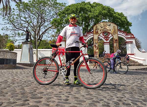 Centro de Zacualpan Morelos. Ciclista MTB FIT FAT BIKERS