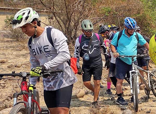 (1) Ciclismo de montaña ruta Laguna Cayehuacan-Atlántida. Estado de Morelos. Grupo FitFat Bikers