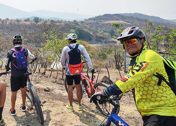 Ciclismo MTB cerca de la cañada y Laguna Cayehuacan-Atlántida, Estado de Morelos 