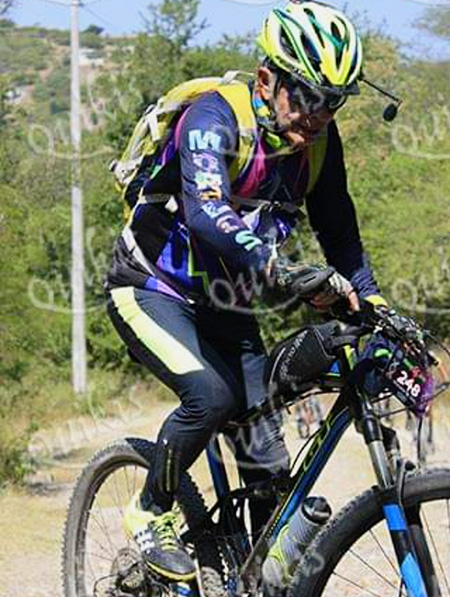 Ascenso en MTB, ciclista de FitFt Bikers, 4to. Reto Tehuixtla. Foto Morelos Tranx Bike 