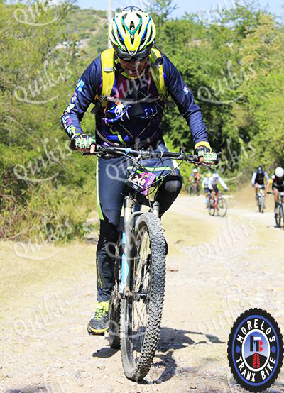 Ciclista del equipo FitFat Bikers de Jonacatepec participando en el 4to. Reto en Tehuixtla. Foto Morelos Tranx Bike