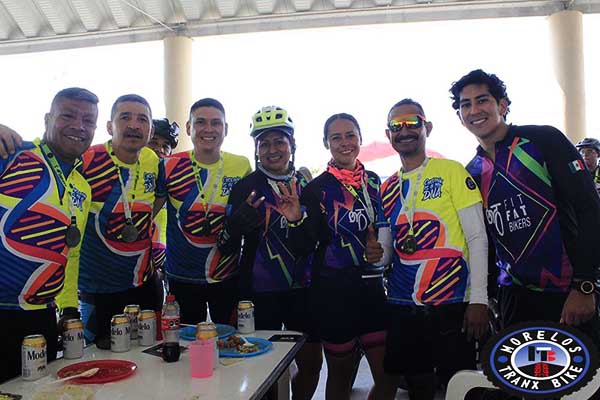 Ciclistas de los equipos MTB Sur de Jojutla y FitFat Bikers de Jonacatepec en la comida despues del 4to. Reto MTB en Tehuixtla Estado de Morelos. Tranx Bike