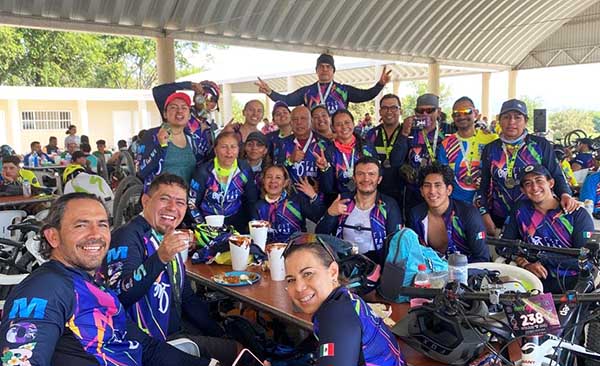 Equipo FitFat Bikers de Jonacatepec depues de su partición en el 4to Reto MTB 32, 45 y 60 km. en Tehuixta. Morelos Tranx Bike