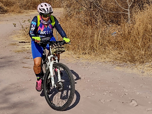 Ciclista FitFat Bikers MTB, rumbo a los Sauces, ruta El Limón, Tepalcingo Morelos