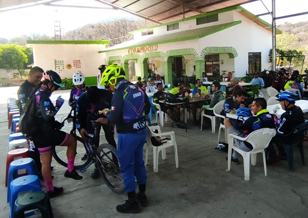 Ciclistas MTB participantes en la Rodada El Limón, Tepalcingo Morelos, marzo 2023