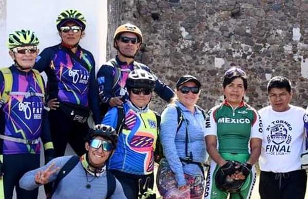 Grupo FitFat Bikers con Belem Guerrero presidente municipal en ExHacienda Chicomocelo. Tlacotepec Estado de Morelos