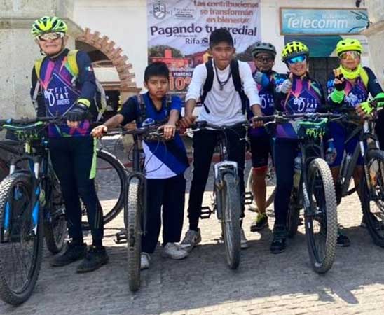 Ciclistas al término de al rodada MTB con Belem Guerrero en Zacualpan Estado de Morelos. Grupo FitFat Bikers