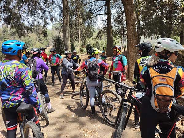 Ciclistas MTB y DownHill en Bosque Esmeralda Amecameca EdoMex. FitFat Bikers