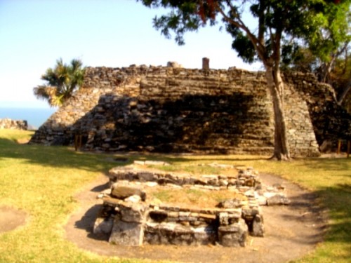 Pirámide 2,  llamada de los sacrificios por la piedra incrustada en la cúspide