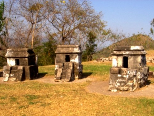 Las tumbas datan del año 800 d.C., miden desde 80 cm. hasta 1.80 mts.
