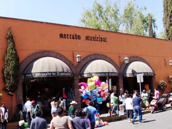 Mercado de Tepotzotlán Pueblo Mágico Estado de México. Cicloturismo Biciperros