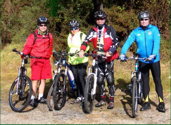 Ciclistas MTB, grupo Biciperrros, ruta Valle de Bravo Pueblo Mágico Estado de México