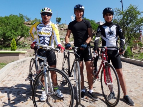 Jóvenes Ciclistas en el Cerro de la Cruz en Rincón de Romos, ruta a Boca del Túnel Estado de Aguascalientes