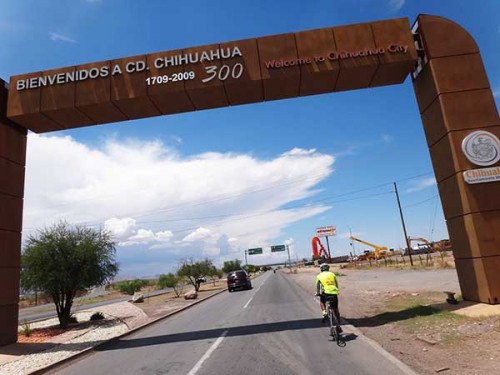 Arco de bienvenida ciclista a la Cd. de Chihuahua