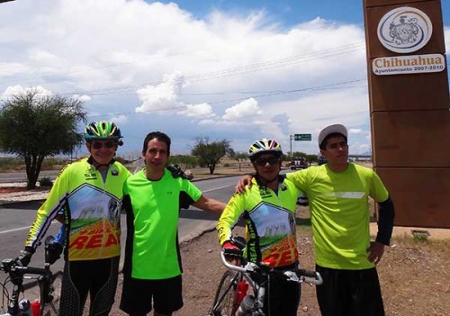 Cicloturistas de la ruta Delicias-Chihuahua