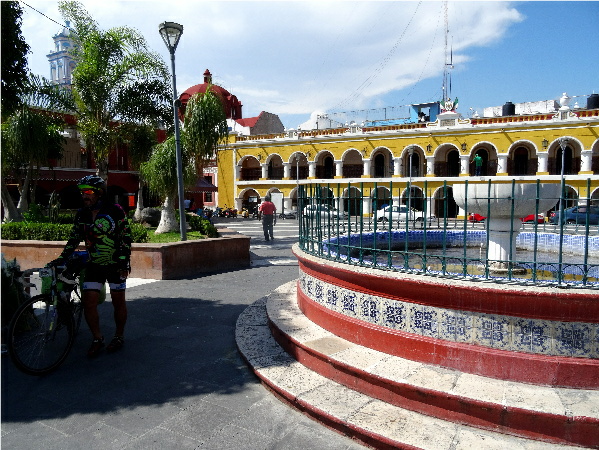Izúcar de Matamotros Palacio Municipal y jardín, etapa de la Ruta Chichimeca 2017, tramo Cuautal-Izúcar.