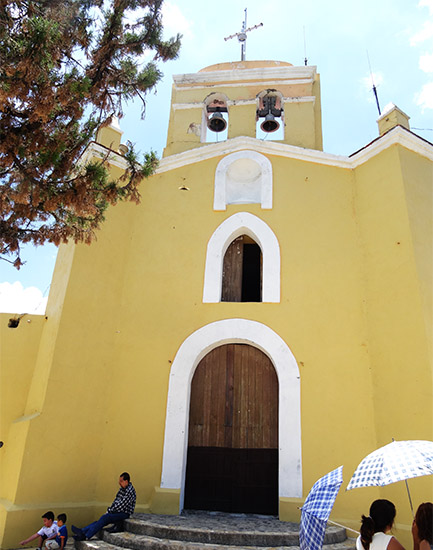 Ermita de San Miguel Patrono del Valle de Atlixco, ubicada en la cima del Cerro del mismo nombre. Estado de Puebla, senderismo México