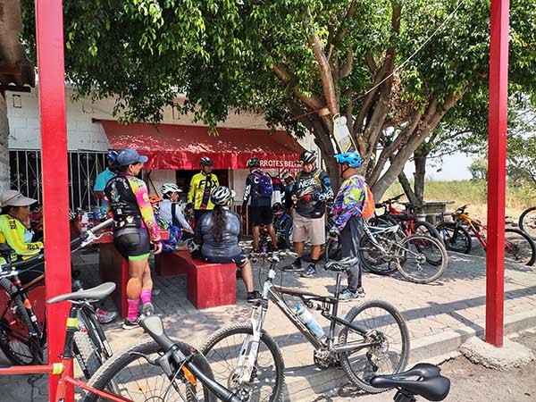 Escala en Tenango  MTB del Grupo FitFat Bikers, rumbo a canales de riego y acueducto a Jonacatepec