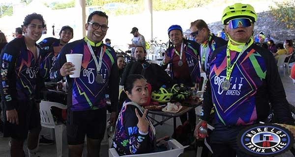 Equipo FitFat Bikers en la comida despues del 4to. Reto MTB de Tehuixtla. Foto Morelos Tranx Bike