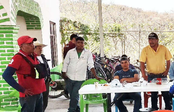 Organizadores y autoridades ejidales de El Limón, recepeción de ciclistas MTB participantes, 11 marzo 2023. Tepalcingo Morelos